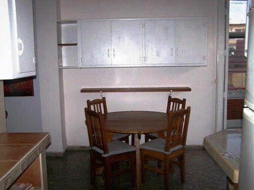 El comedor. Vista del frente de la casa. Alquiler, renta, hospedaje de Casa en el reparto Náutico de La Habana y cerca de la Zona Especial de Mariel. Es un sitio ideal para quienes laboran en Cuba, sea en La Habana, en la Zona Especial de Mariel o sus cercanías.