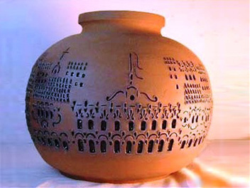 Cerámicas de Zurina Verdaguer inspiradas en las edificaciones de la Habana Vieja. Plaza de la catedral de la Habana, Convento de San Francisco.